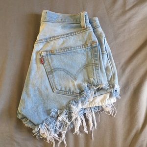 Vintage levi’s distressed daisy dukes